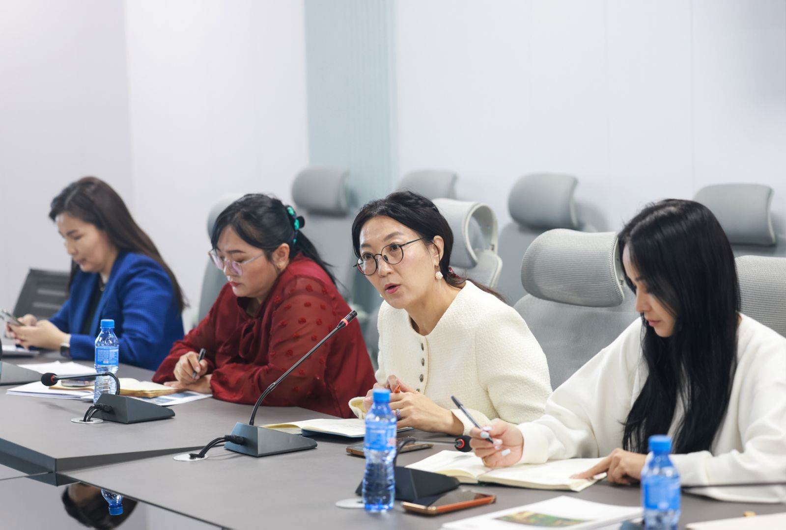 “АЮУЛГҮЙ МОНГОЛ ХҮҮХЭД” төслийн хүрээнд тоглоомын талбайг аюулгүй болгоход дүүрэг бүр анхаарч ажиллана